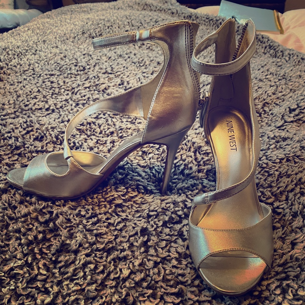 NWOT Nine West strappy heels